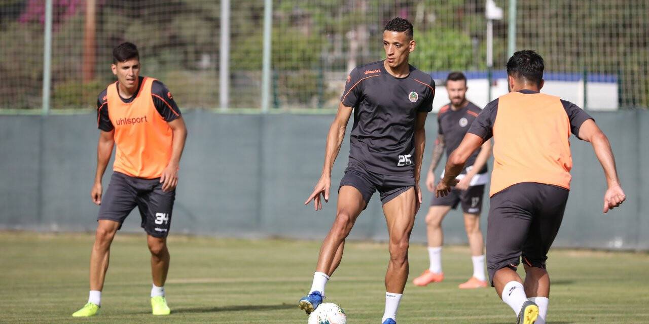 Alanyaspor, çalışmalarına akşam idmanıyla devam etti