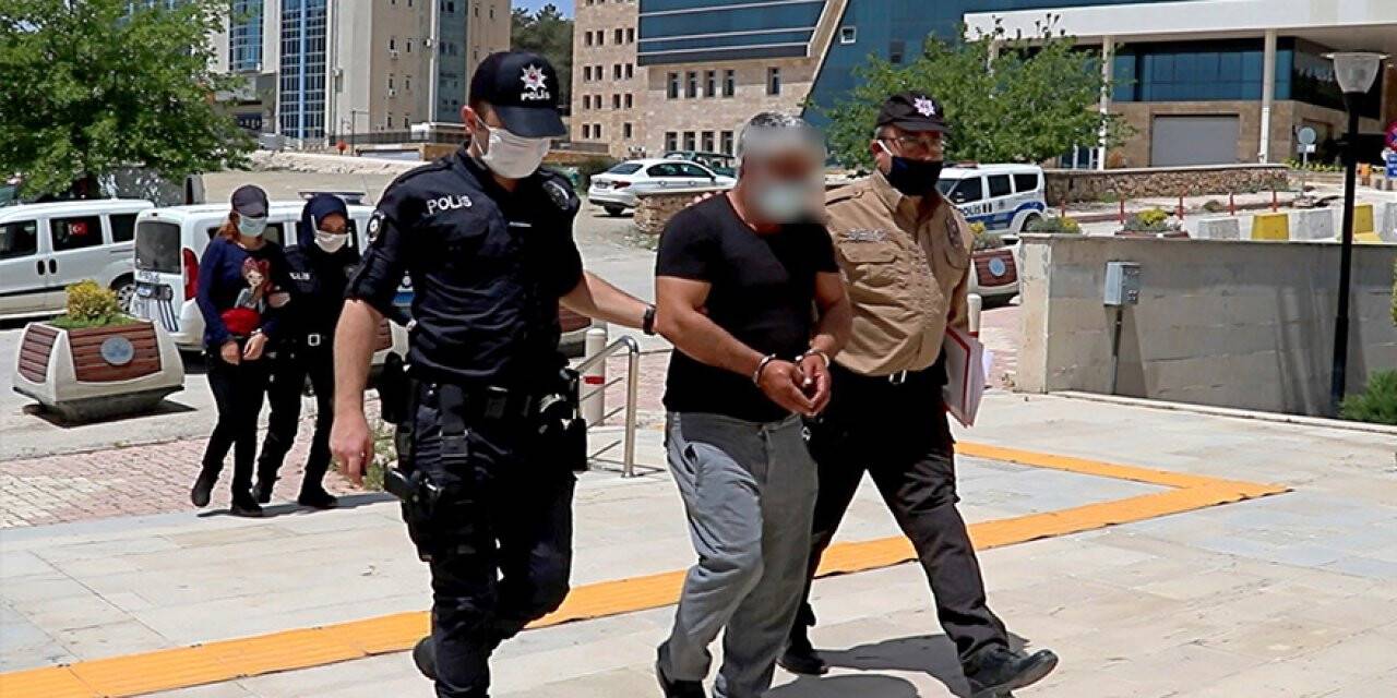 Depremde hasar gören binadan hırsızlık yapan 5 kişi gözaltına alındı