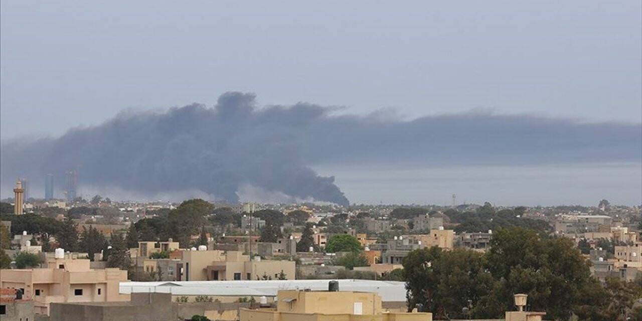 Libya Ordusundan Hafter milislerinin işgalindeki Vatiyye üssüne hava harekatı