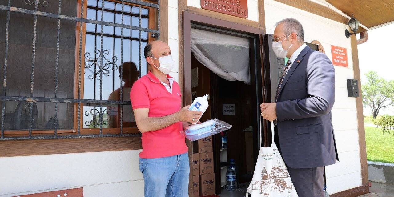 Konya Büyükşehir'den 31 ilçedeki bin 154 muhtara hijyen seti desteği