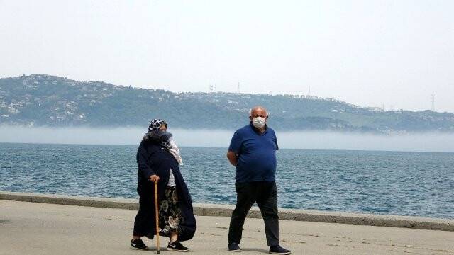 Kocaeli'de 65 yaş üstü vatandaşlar denize girdi