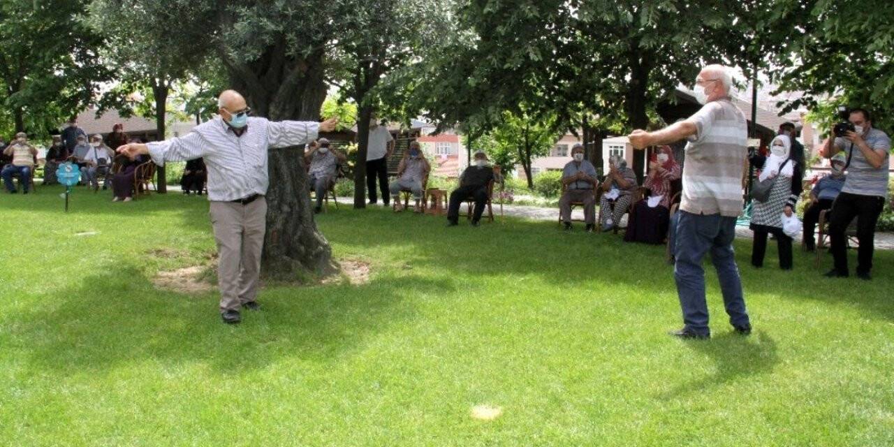 Bağcılar'da 65 yaş ve üstü vatandaşlar için konser verildi