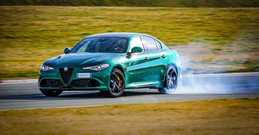 Alfa Romeo, yenilenen Giulia ve Stelvio Quadrifoglio’yu tanıttı