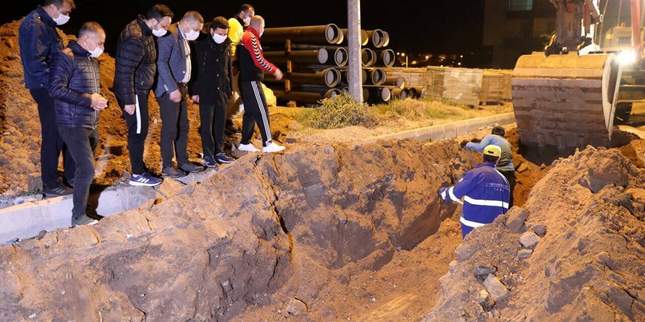 Başkan Arı ve beraberindekiler alt yapı çalışmalarını inceledi