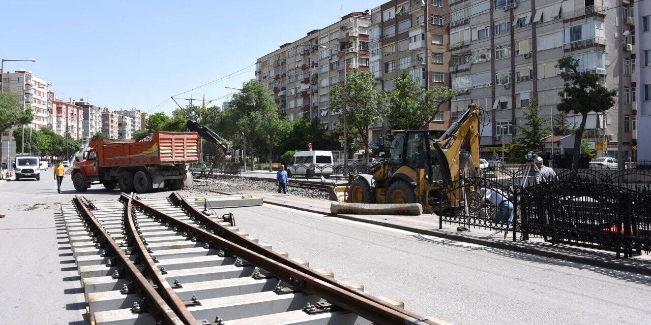 Konya Büyükşehir Belediyesi, araç ve yaya trafiği için düzenlemeler yapıyor