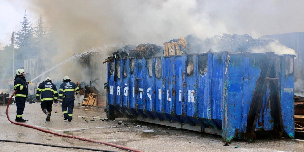 Eskişehir'de geri dönüşüm fabrikasında yangın