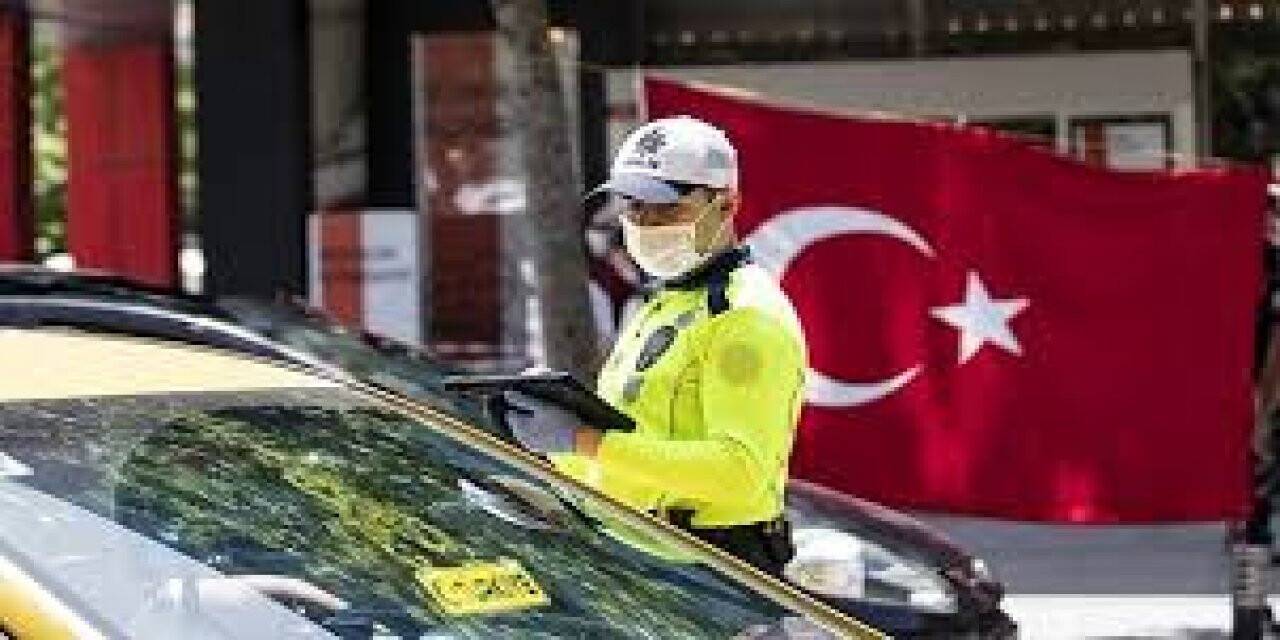 Manisa'da sokağa çıkma kısıtlamasını ihlal eden 241 kişiye ceza