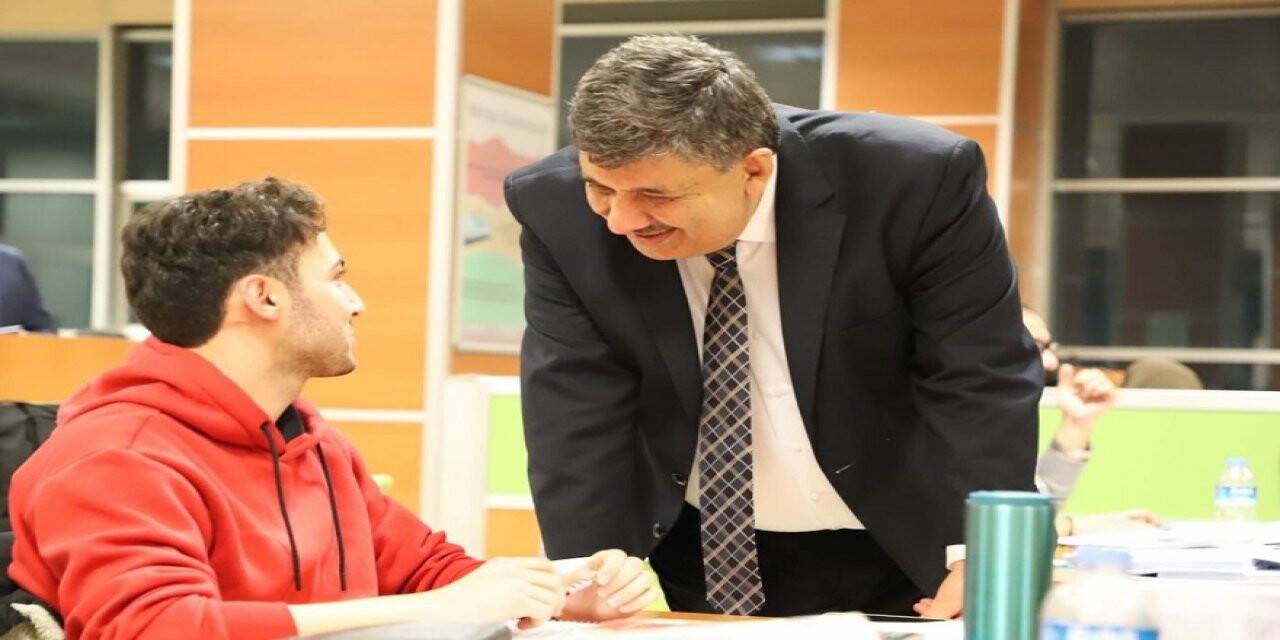 Rektör Sade: “Gençlerimizin Azim Ve Kararlılığı, Bizleri En Gelişmiş Medeniyetler Seviyesine Taşıyacaktır”