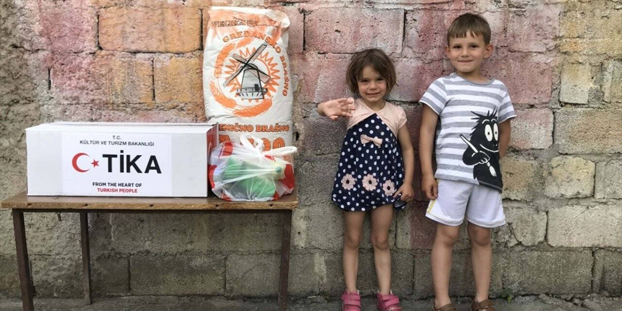 TİKA Karadağ'da Gıda ve Hijyen Destek Programı başlattı