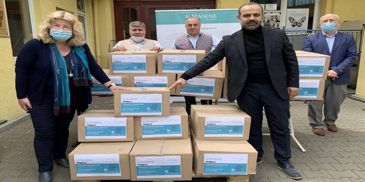 Almanya'da Hasene Derneğinden öğrencilere gıda yardımı