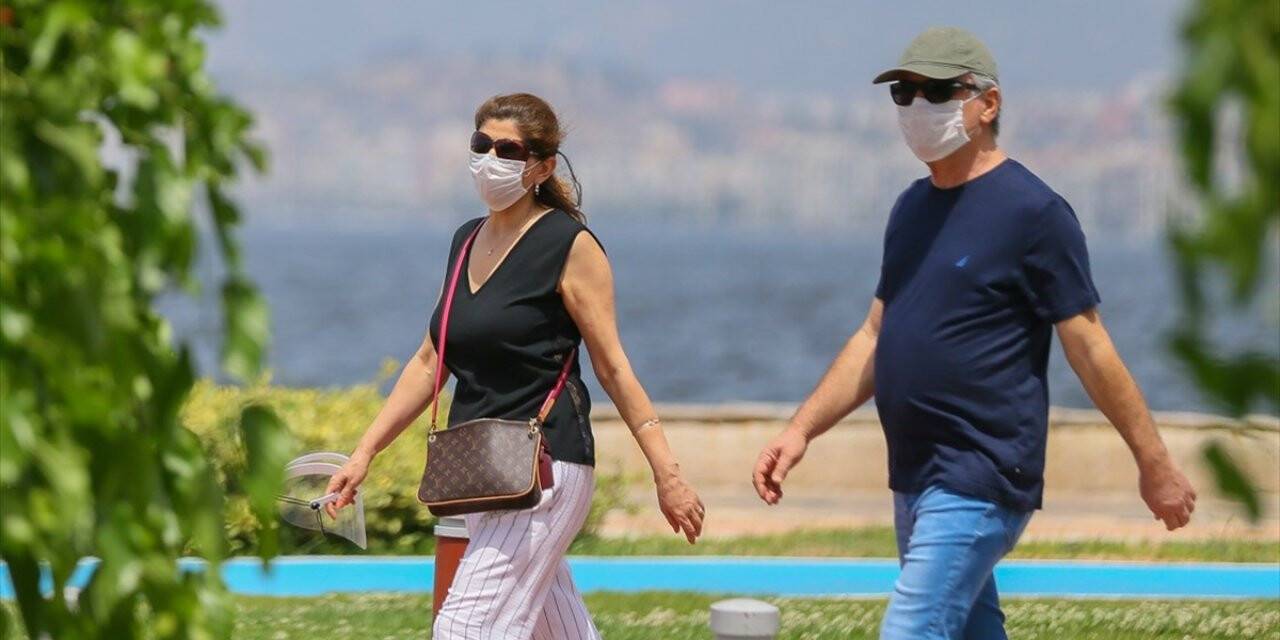 İzmir'de bazı alanlarda maske takma zorunluluğu getirildi