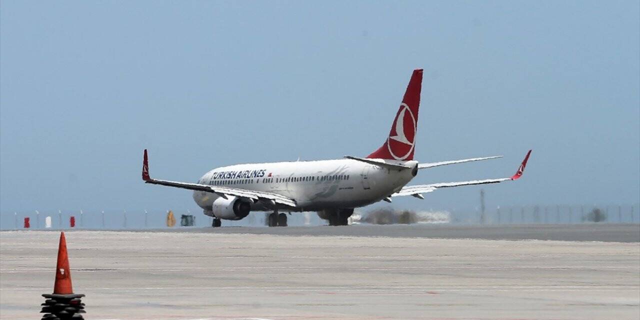 THY'nin 9 milyon sembolik yolculu 19 Mayıs özel uçuşu Samsun'da tamamlandı