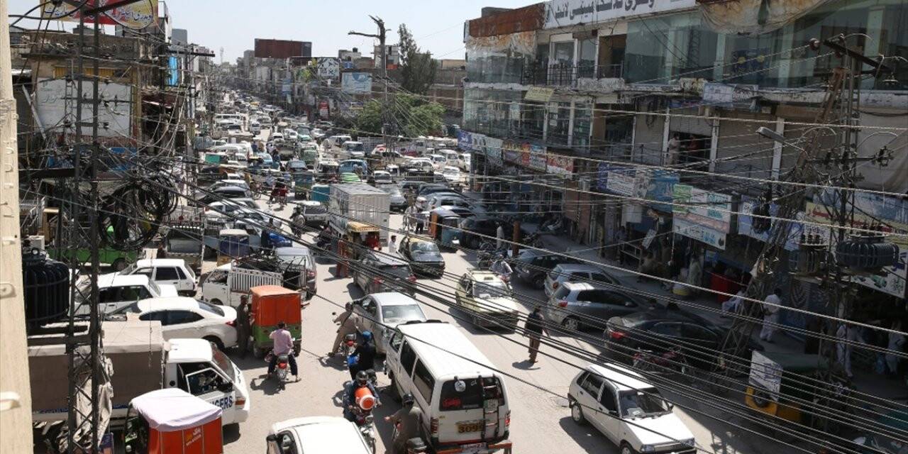 Pakistan'da Kovid-19 vaka sayısı 45 bini aştı