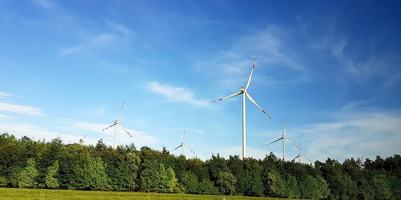 Yenilenebilir enerji santrali kurulumları 20 yıl sonra ilk kez düşecek