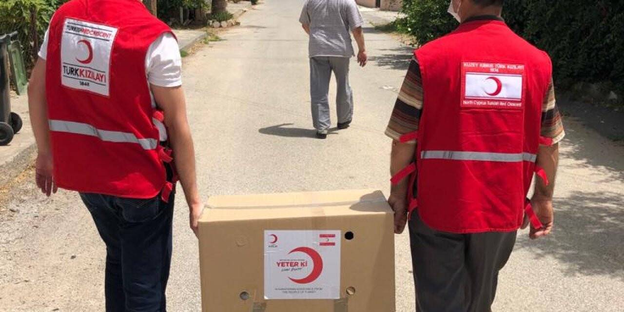 Türk Kızılaydan KKTC'deki ihtiyaç sahibi ailelere gıda yardımı