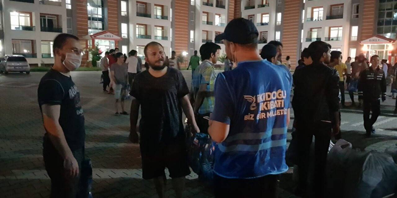 İki Doğu İki Batı Derneği’nden Öğrenci Yurtlarına Kadir Gecesi Sürprizi!