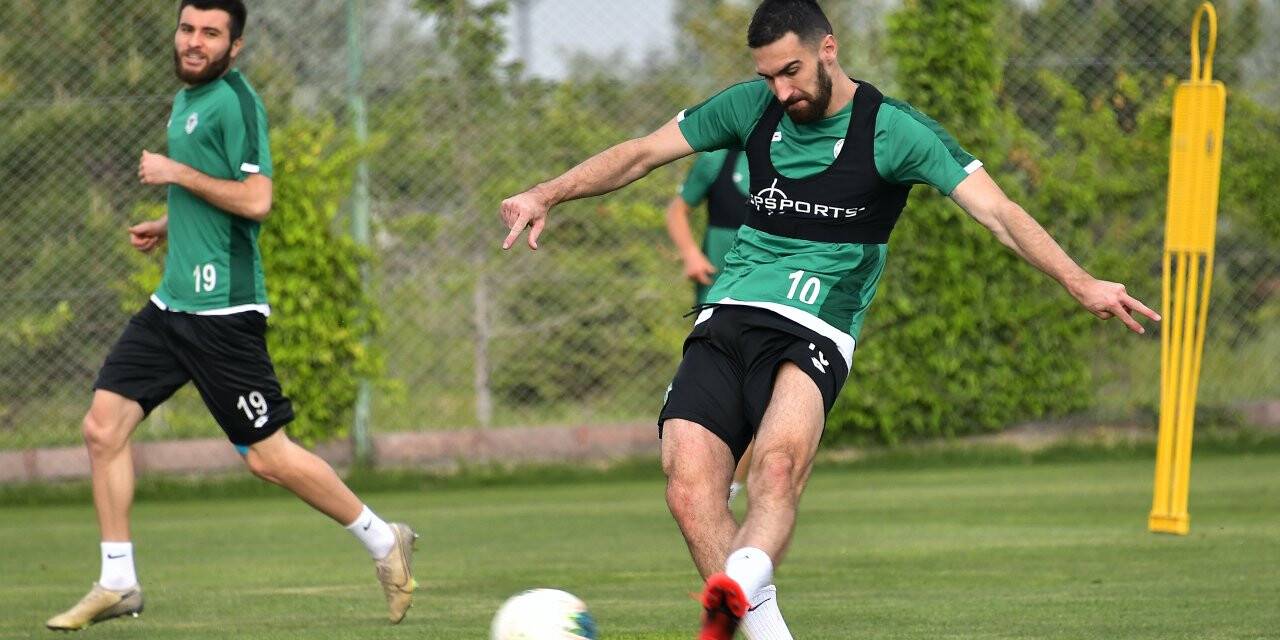Konyaspor, hazırlıklarına akşam idmanıyla devam etti