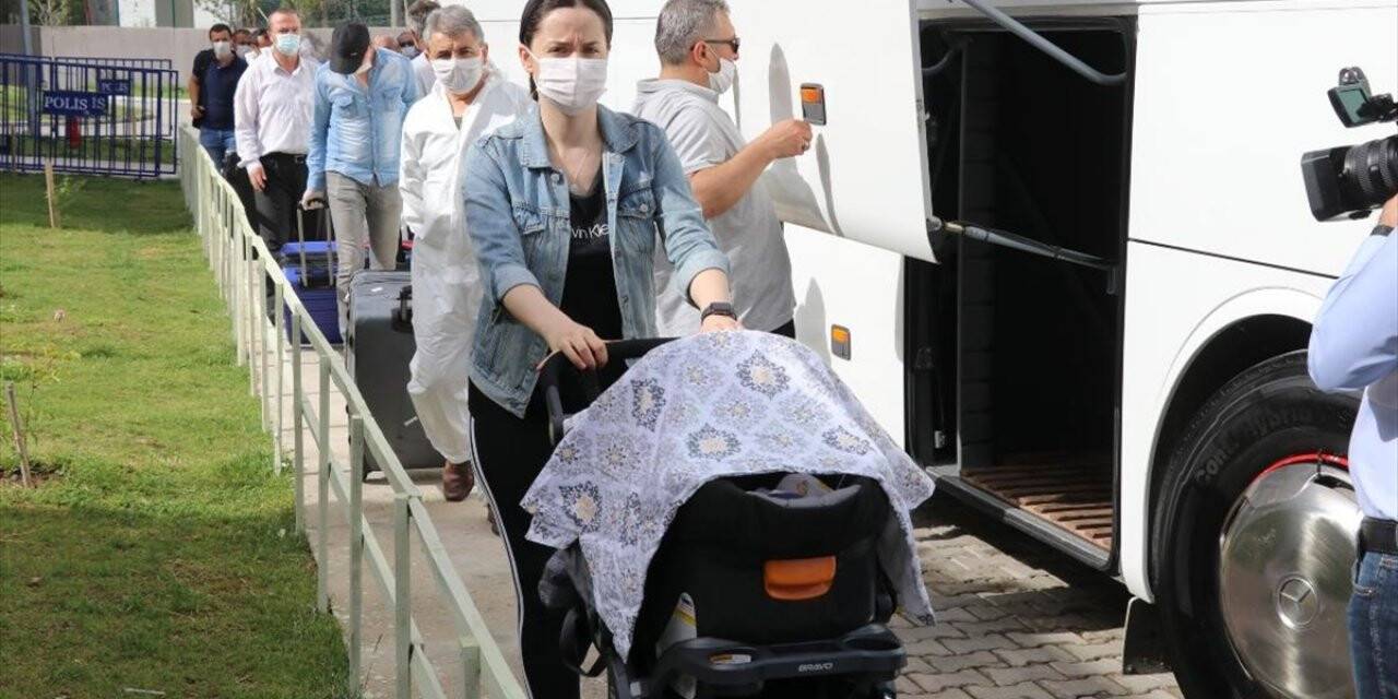 ABD'den getirilen 294 Türk vatandaşı memleketlerine uğurlandı