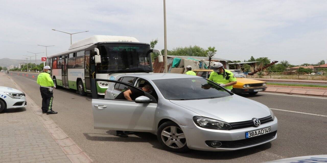Kayseri polisi kent genelindeki denetimlerini sürdürüyor
