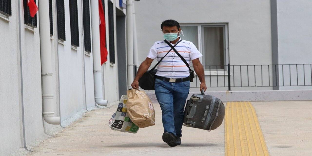 Kırklareli'nde yurtta karantinada tutulan 98 kişi bayramı evlerinde geçirmeleri için tahliye edildi