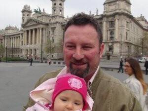 Macaristan’da 8 Milyon Seçmen Yarın Sandığa Gidiyor