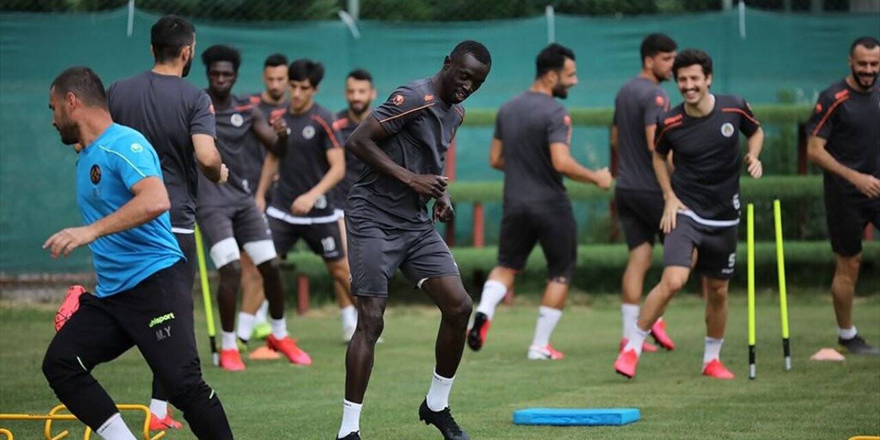 Alanyaspor'da ikinci kez yapılan Kovid-19 testinin sonuçları da negatif çıktı