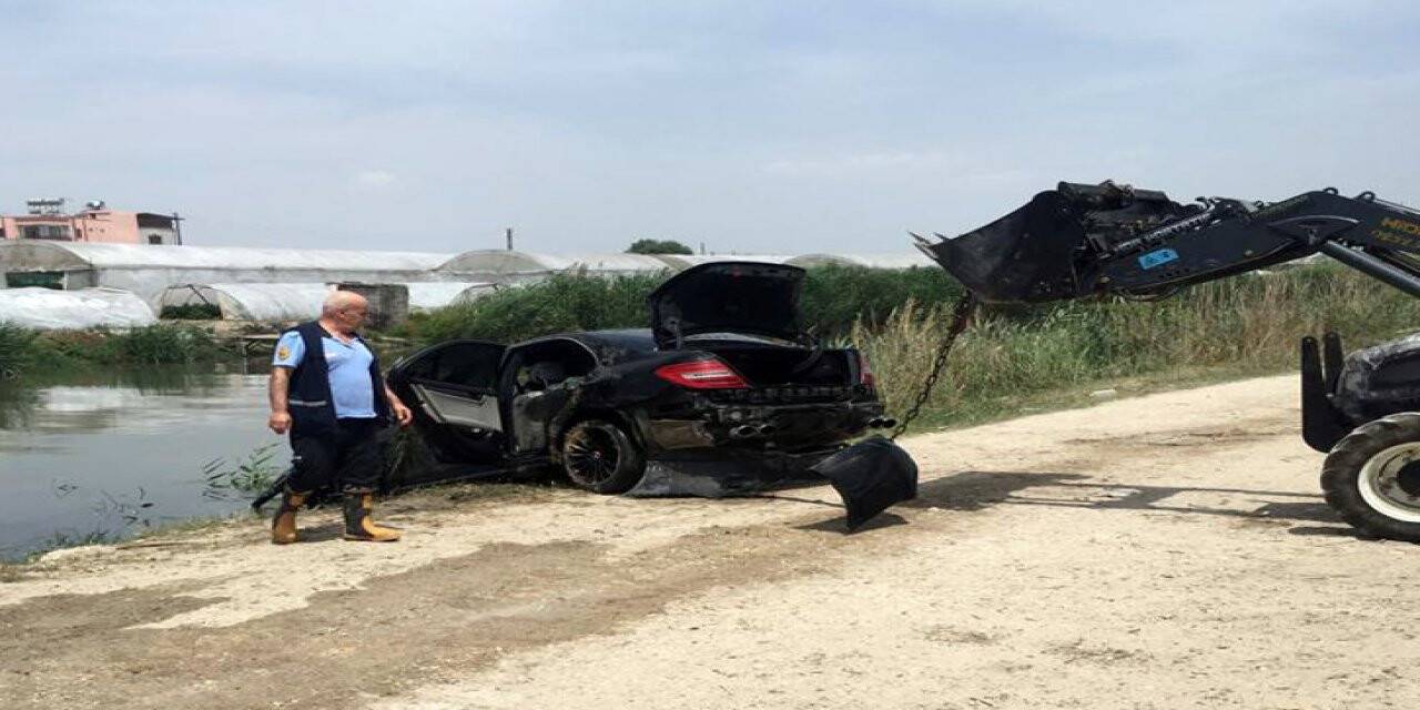 Mersin'de otomobil sulama kanalına devrildi: 3 ölü, 1 yaralı