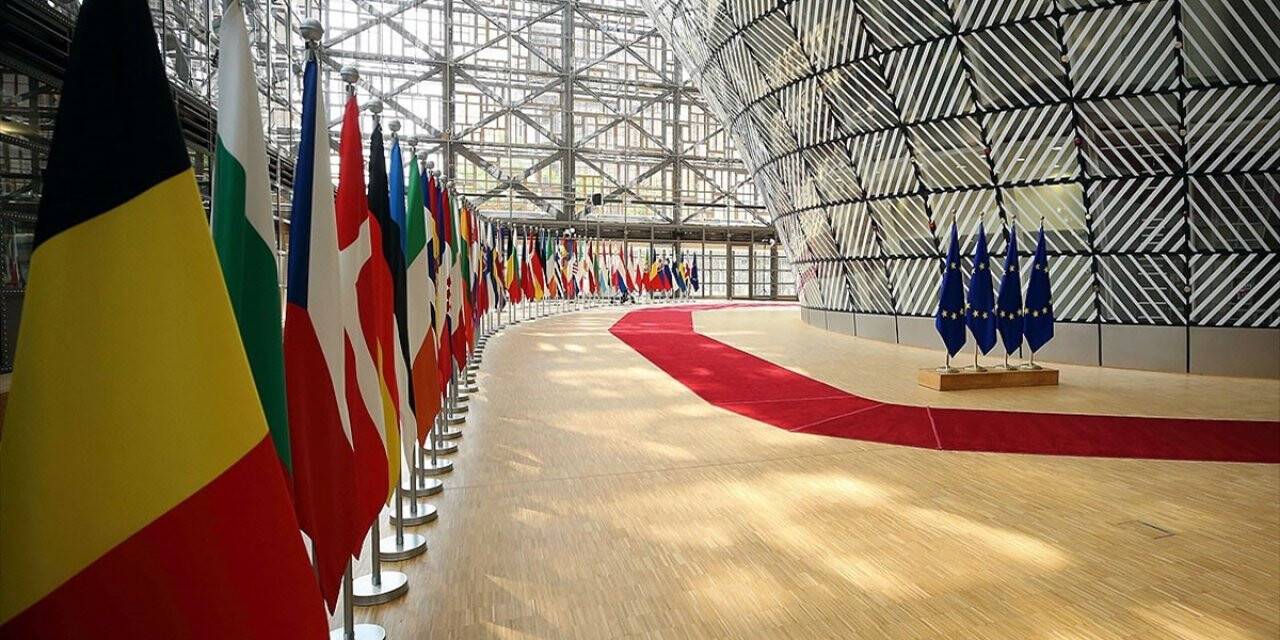 Avrupa ekonomisi çareyi kurtarma fonlarında arayacak