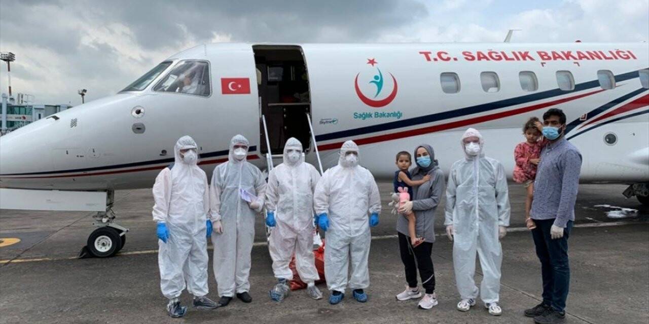 Koronavirüse yakalanan Türk vatandaşı kadın ve ailesi Bangladeş'ten yurda getirildi