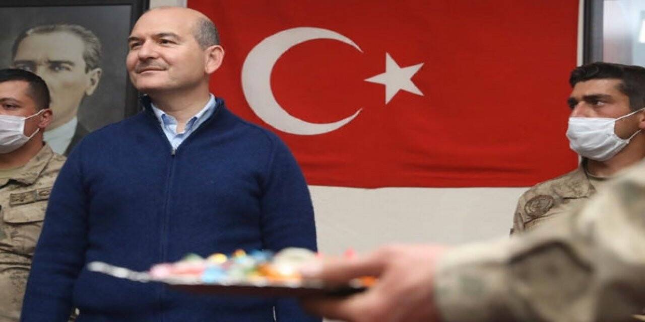 İçişleri Bakanı Soylu, Suriye'de görevli özel harekat polisleriyle bayramlaştı: