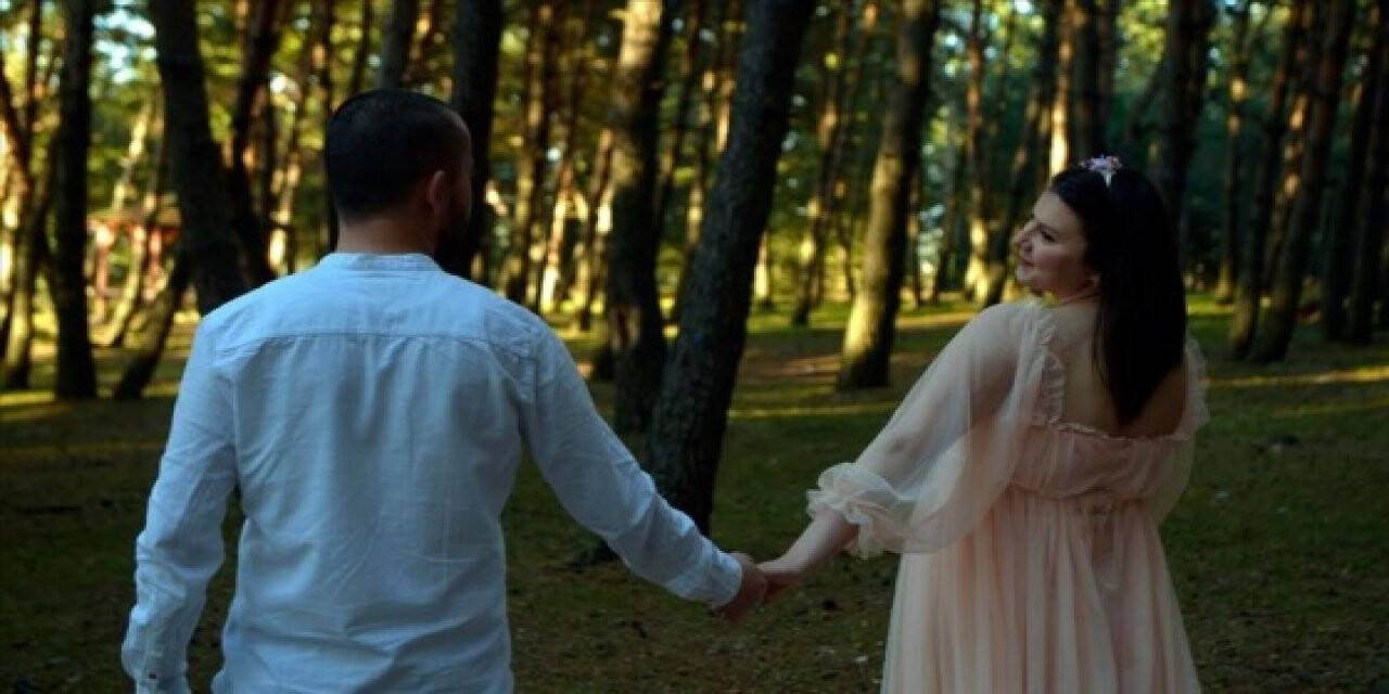 Sarıçam ormanları, bebek bekleyen çiftlerin fotoğraf stüdyosu oldu
