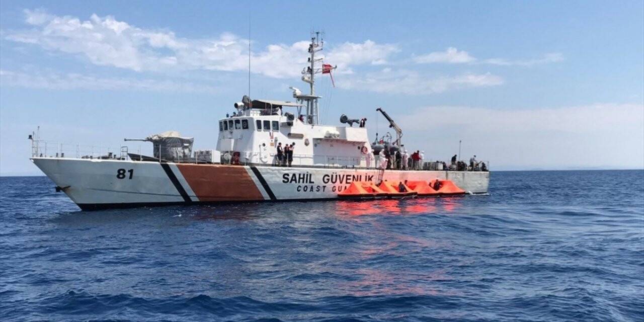 Yunan Sahil Güvenlik unsurlarınca Türk kara sularına bırakılan 72 sığınmacı kurtarıldı