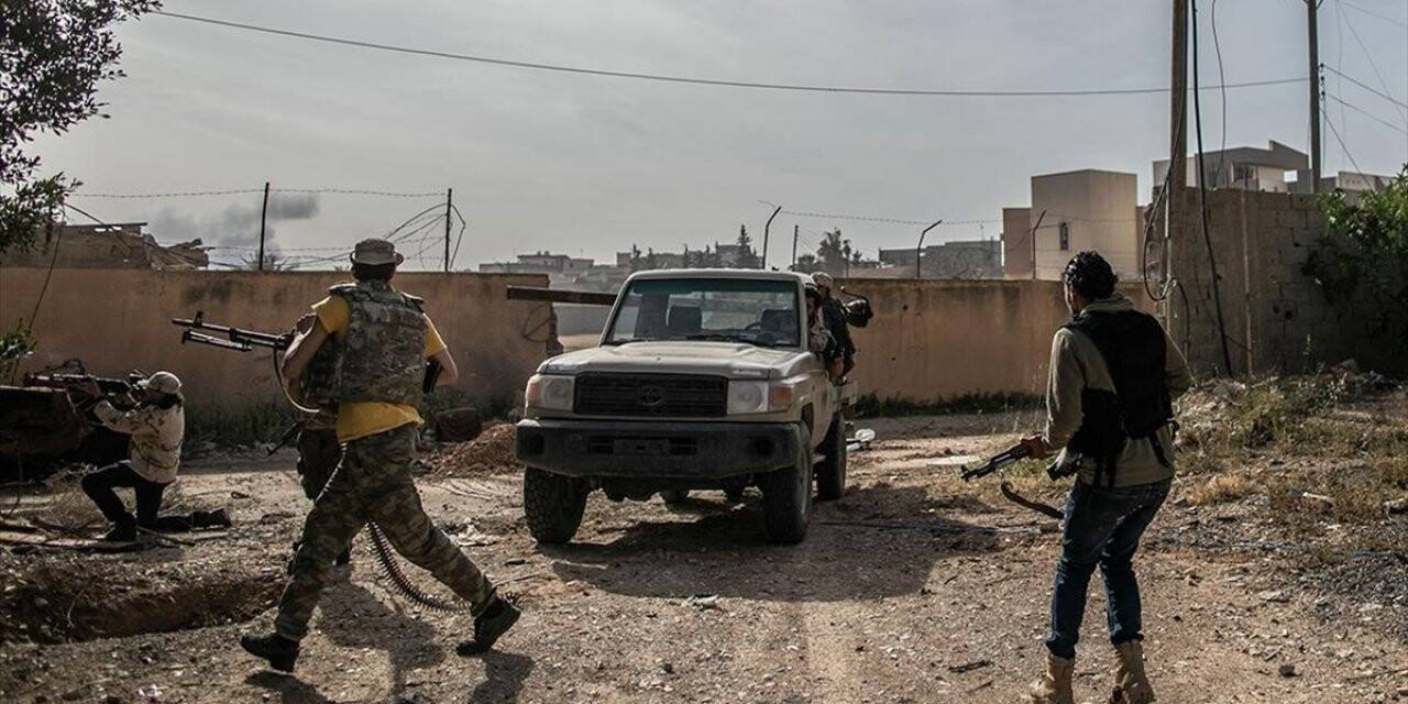 Libya ordusu Trablus'un güneyinde ilerliyor
