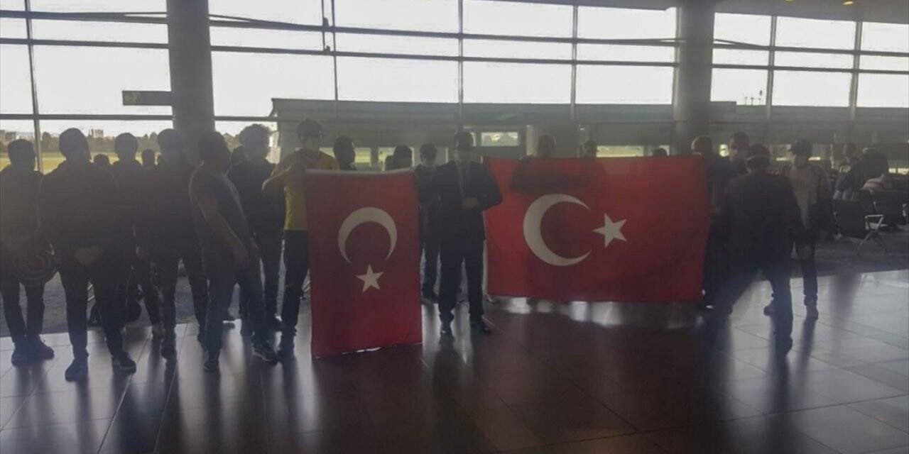 Kovid-19 salgını nedeniyle Kolombiya ve Peru'da kalan 84 Türk vatan yolunda