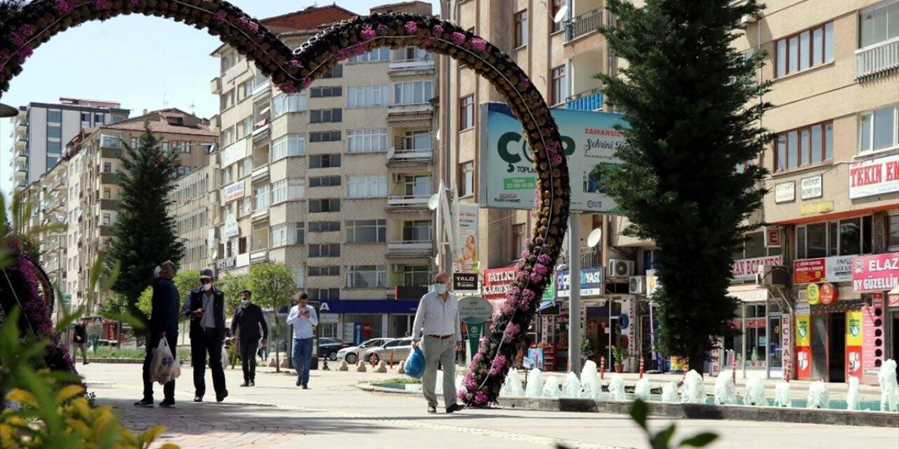 Elazığ'da dışarıda maske takma zorunluluğu getirildi