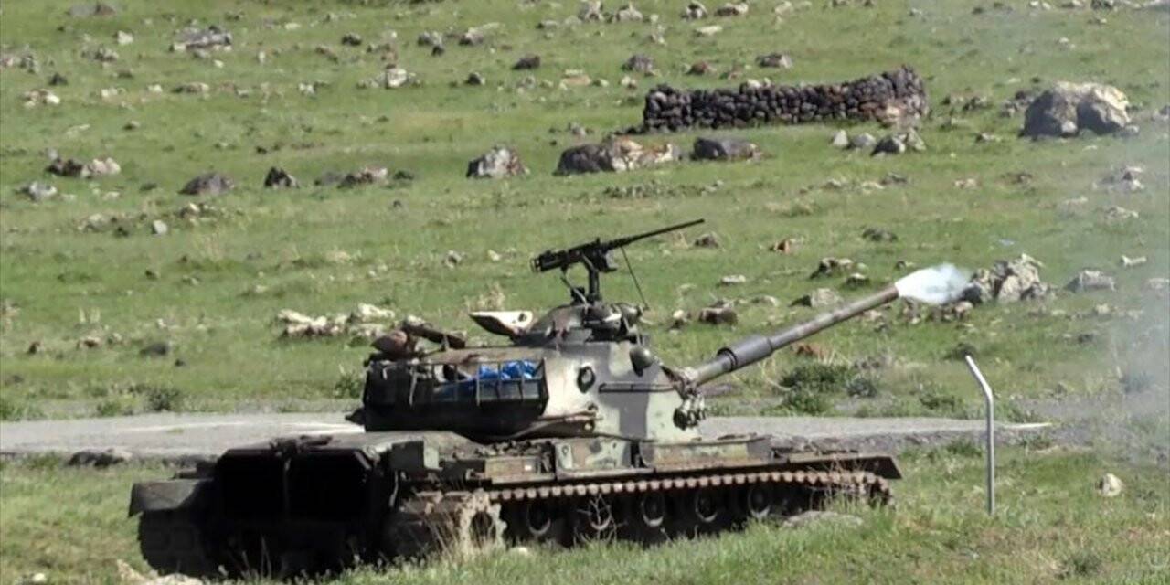 Mehmetçik Ağrı Dağı'ndaki eğitim atışlarında terör hedeflerini tam isabetle vurdu