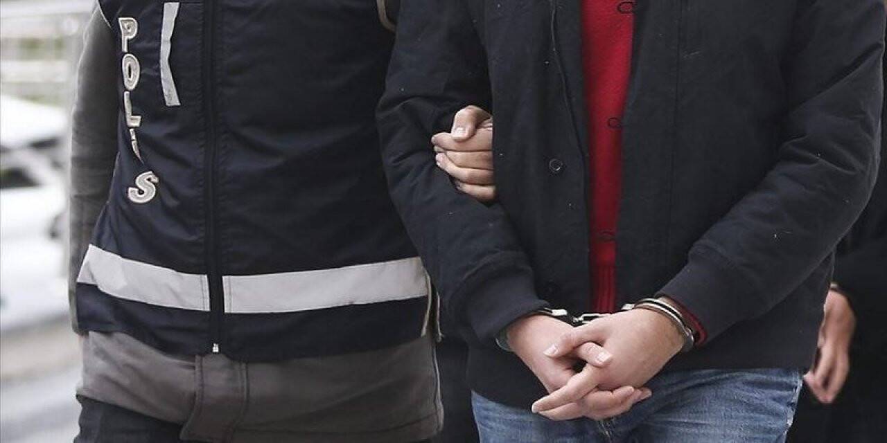 İzmir'de genç kızı taciz ettikten sonra gasbeden zanlılar tutuklandı