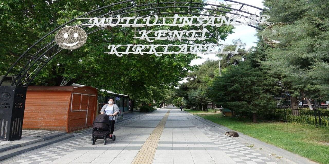 Trakya'da sokağa çıkma kısıtlamasının sona ermesinin ardından meydanlarda hareketlilik arttı