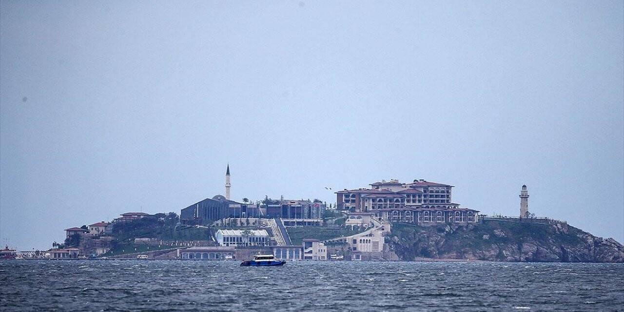 İsmi 'yassı', namı 'yaslı' ada Demokrasi ve Özgürlükler Adası olarak yeniden doğuyor