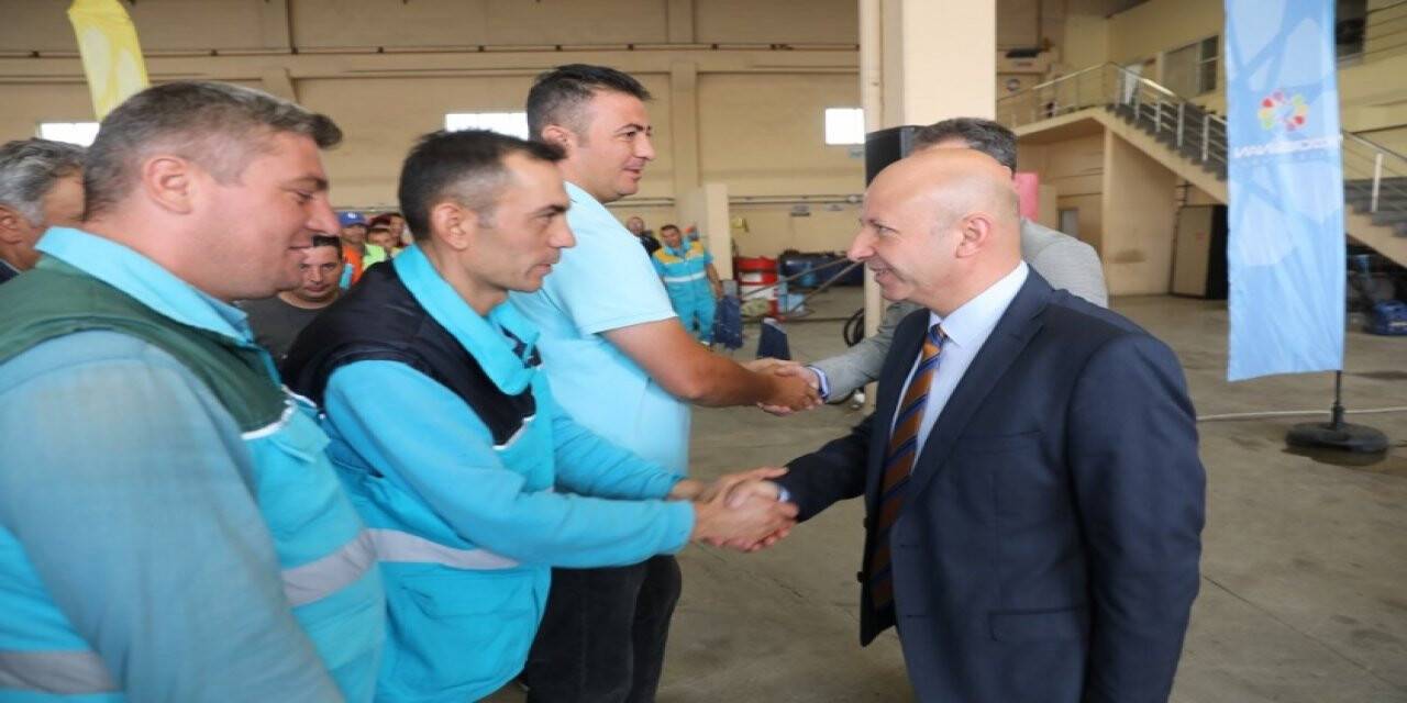 Başkan Çolakbayrakdar personelle bayramlaştı