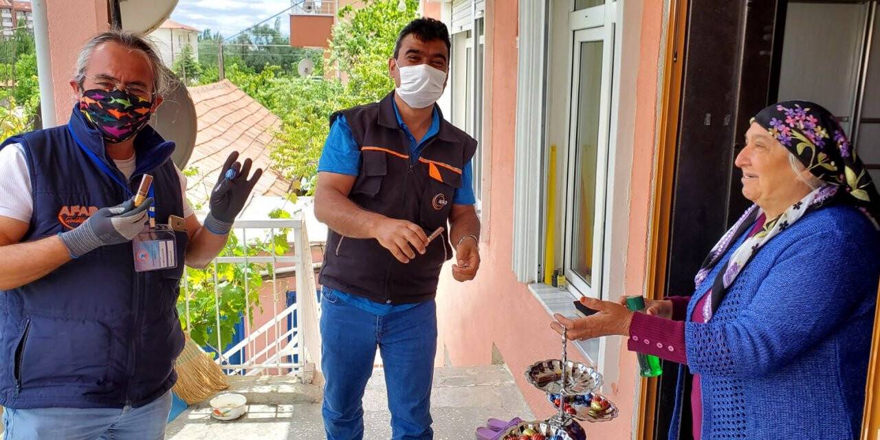 Kırşehir'de AFAD gönüllüleri yaşlı ve hastalara hizmet vermeye devam ediyor