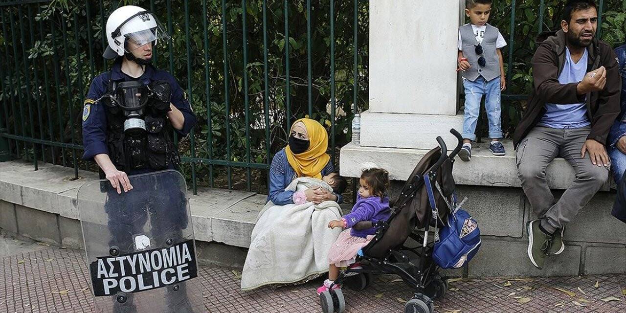 Yunanistan'da mülteciler konaklama yardımı için oturma eylemi yaptı