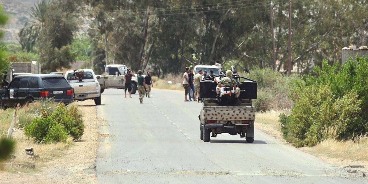 Libya ordusu Hafter milislerinin geride bıraktığı tuzaklar ve mayınları temizliyor