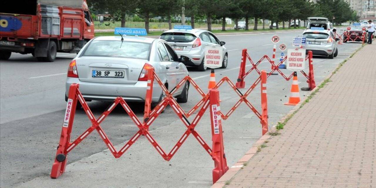 Sürücü Kursları 'Katı Önlemlerle' 1 Haziran'da Eğitime Başlıyor