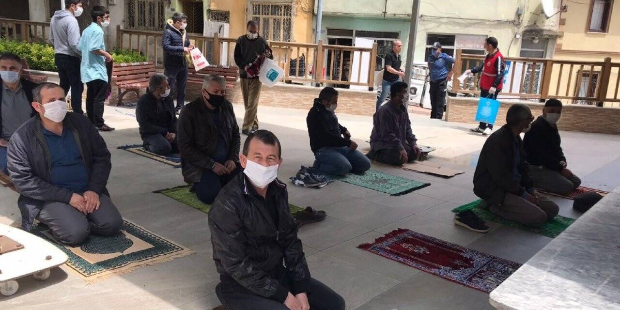 74 Gün Sonra İlk Cuma Namazı
