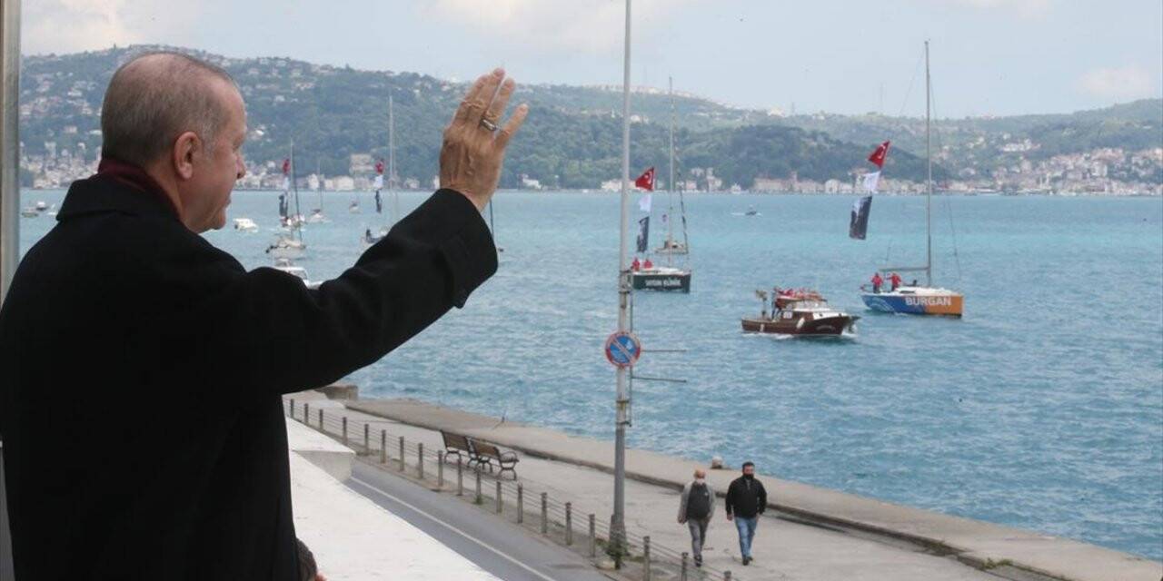 Cumhurbaşkanı Erdoğan Tekneleri Selamladı