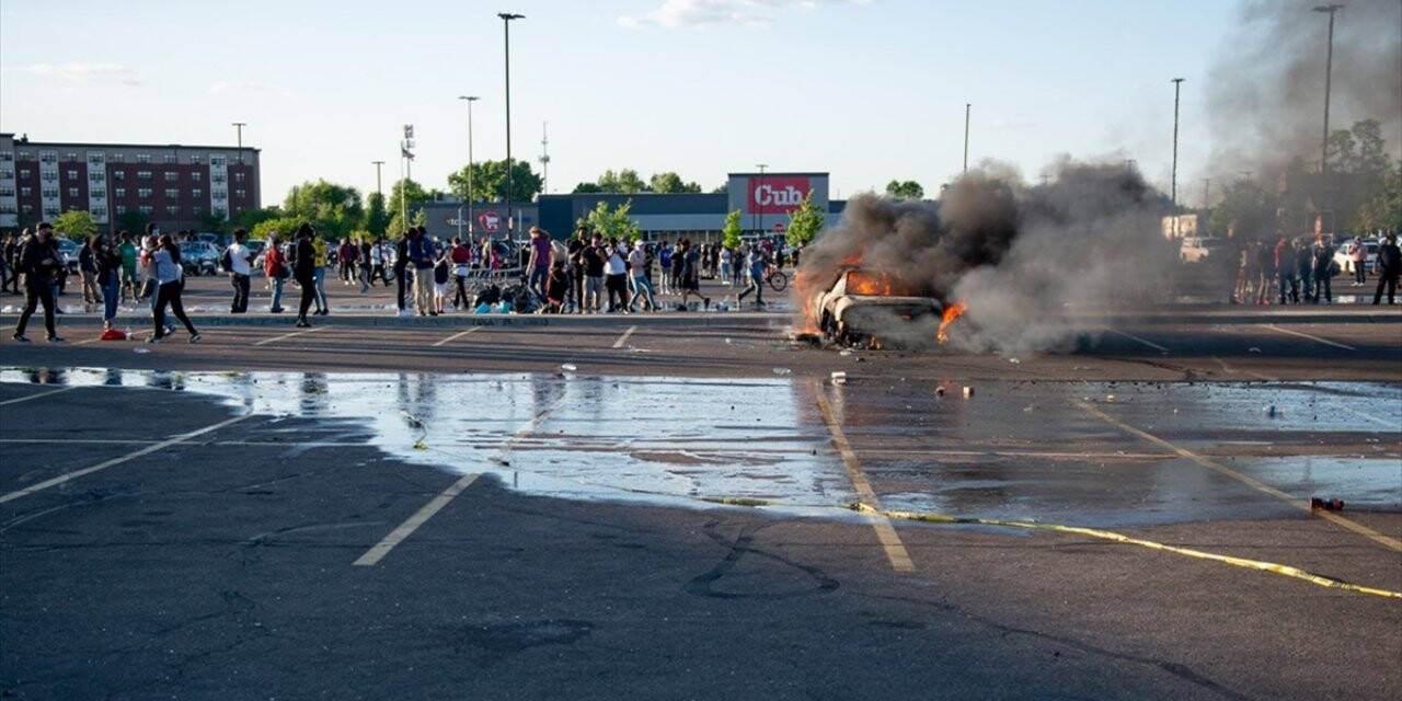 Minneapolis Belediye Başkanı Frey'den 'yağmacılığın kabul edilemeyeceği' açıklaması