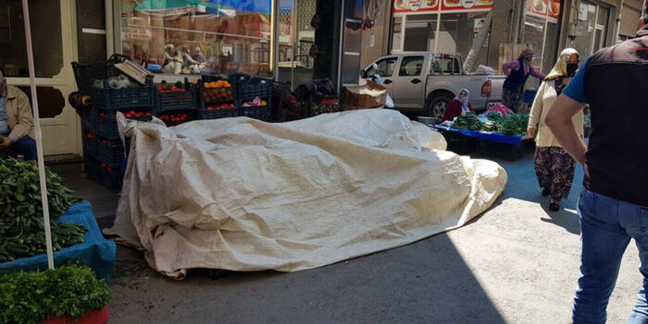 Pazar tezgahında doğum yapa kadın ve babası gözaltına alındı
