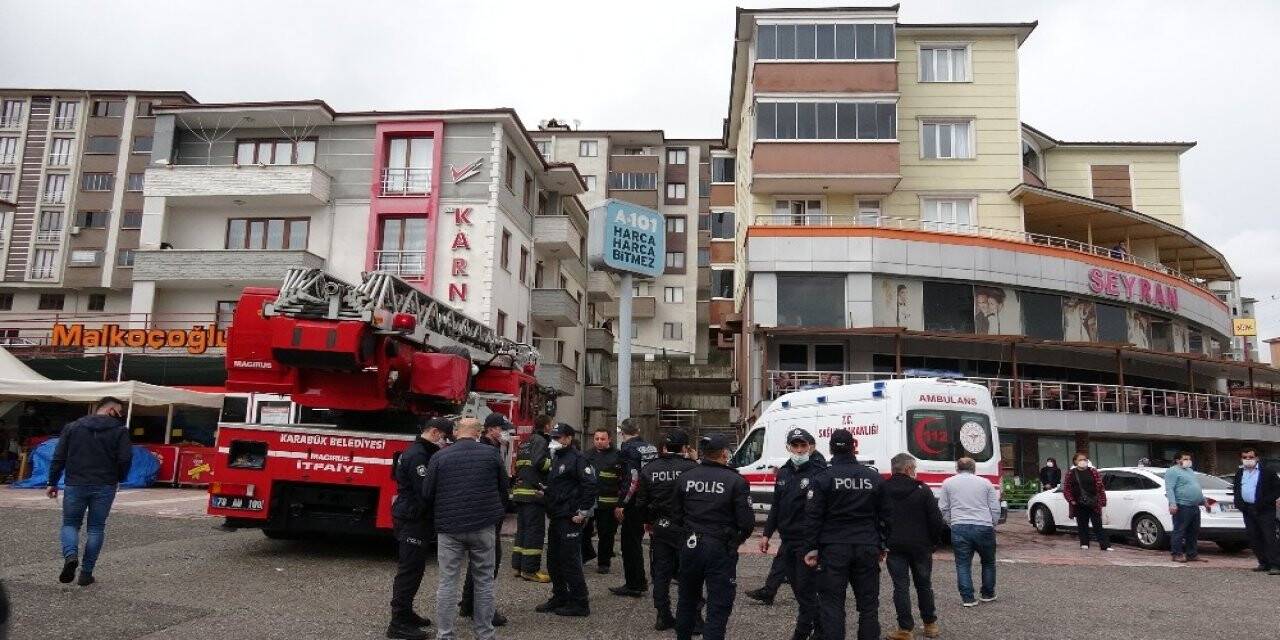 İntihara Kalkışan Kadını Ekipler Balkondan Kurtardı