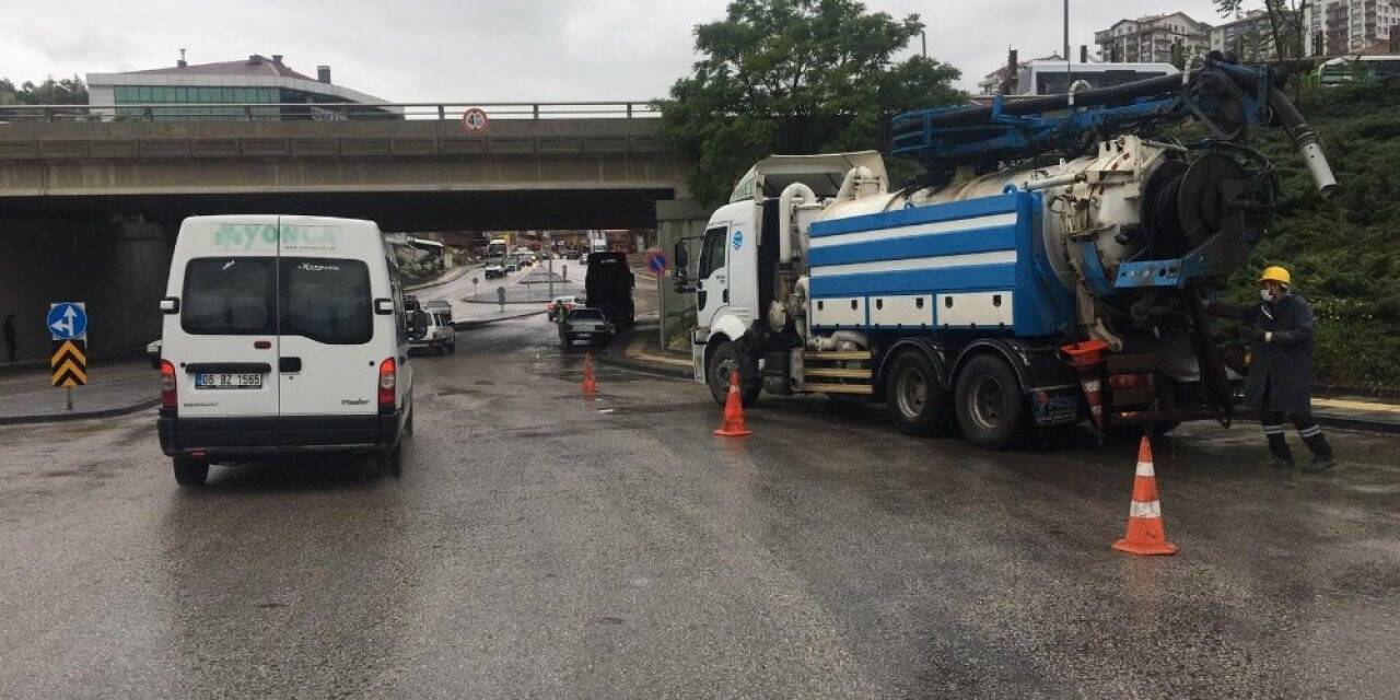 Belediye Ekiplerinin Yağış Nöbeti